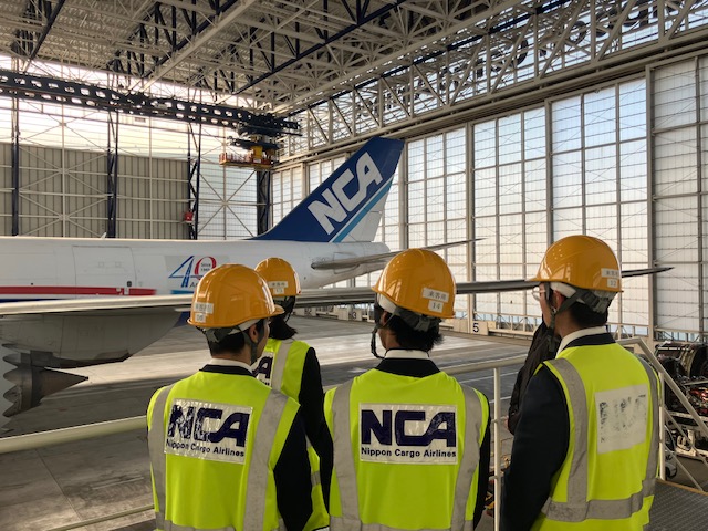 日本で唯一のボーイング747-8Fの実機を視察。教科書を超えた「本物」の教育を実施