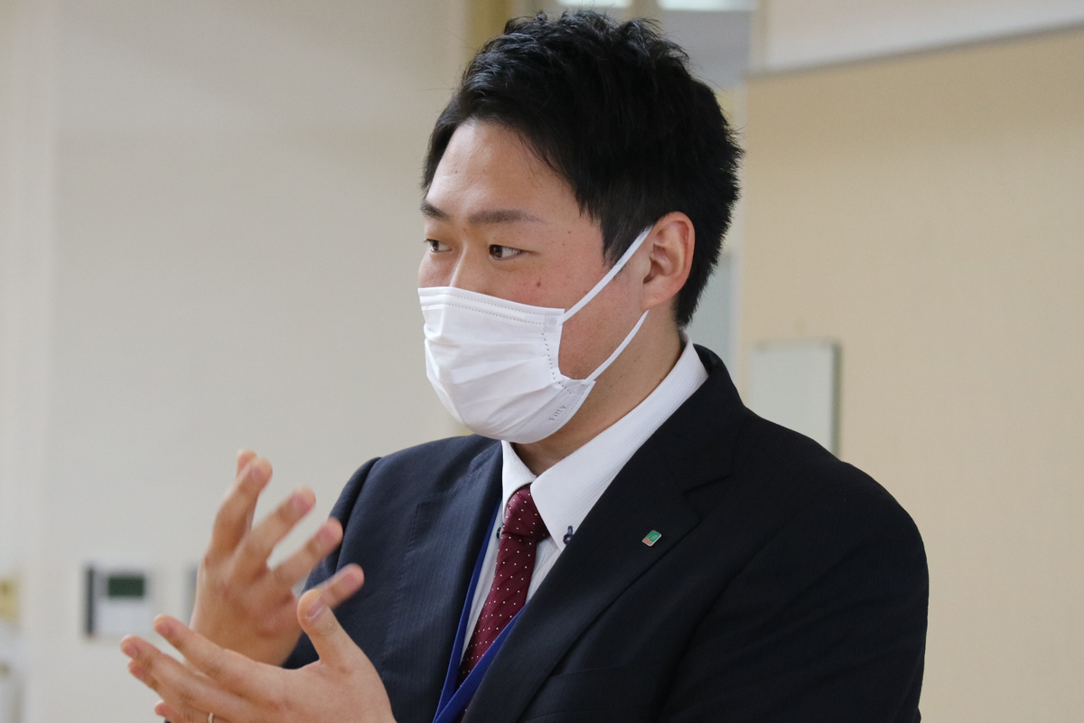 万條嵩晃さん