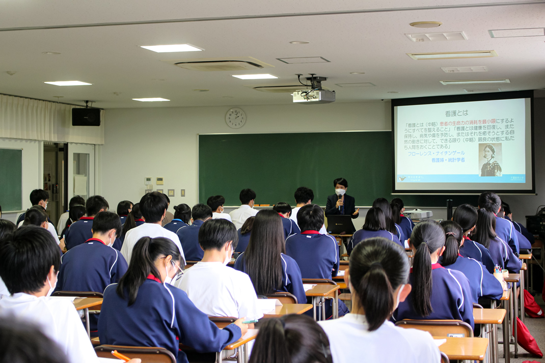 看護学部の出張講義